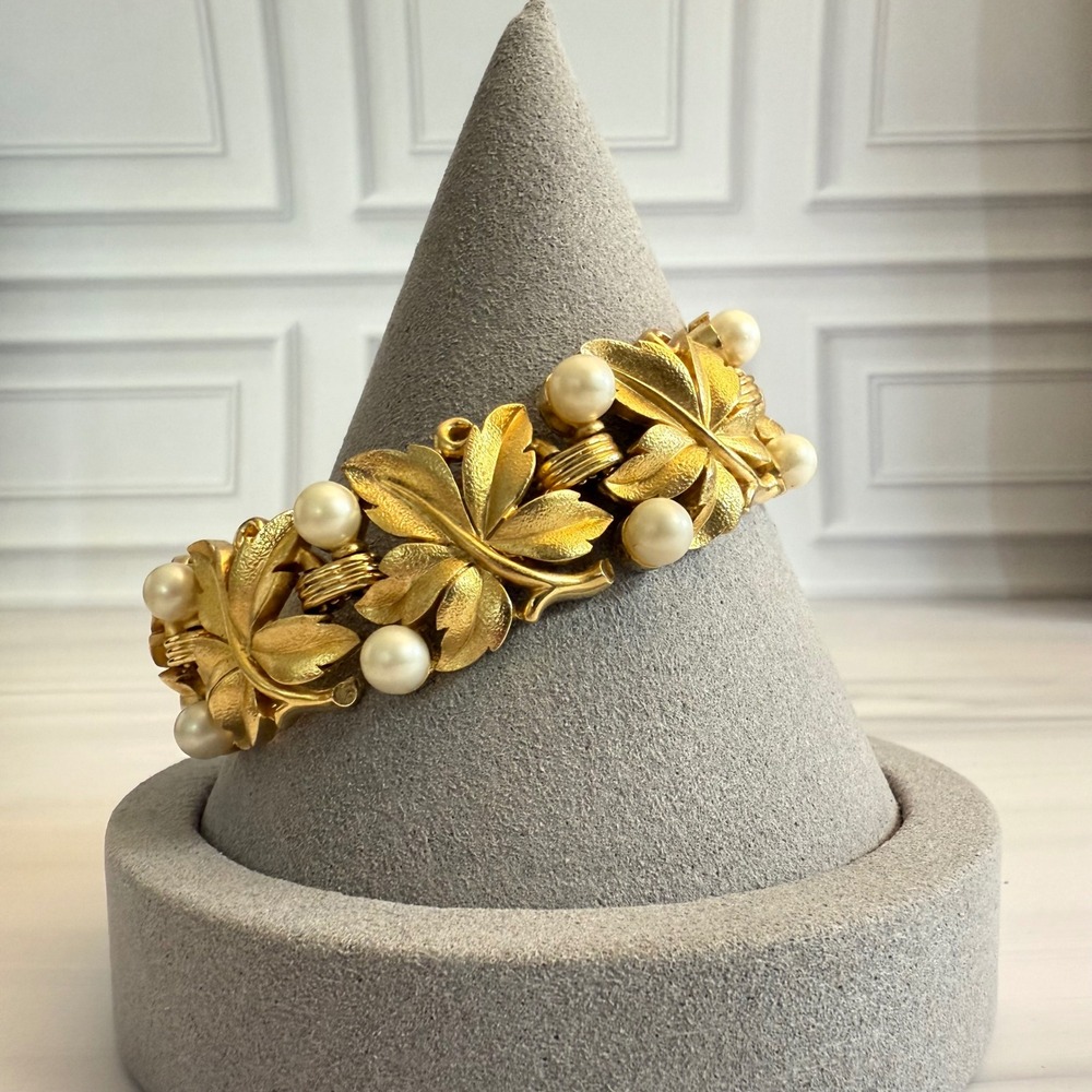 Vintage Crown Trifari Gold Tone Faux Pearl Leaf Link Bracelet Botanical 7"